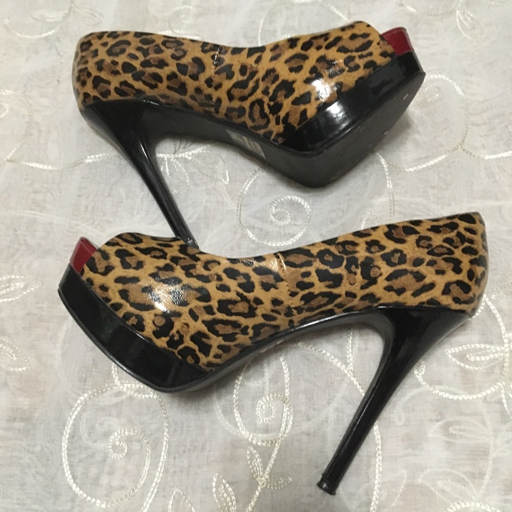 Shoes - Picture 2 of 4